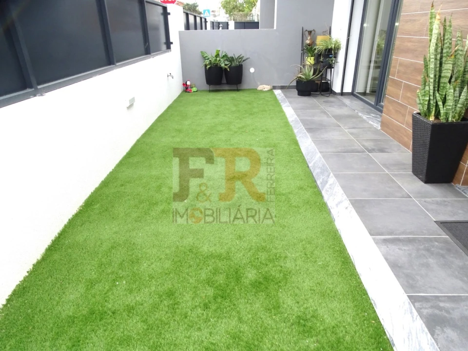 Moradia T3 para Venda em Fernao Ferro Foto 43