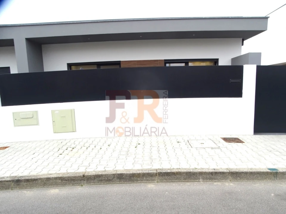 Moradia T3 para Venda em Fernao Ferro Foto 44