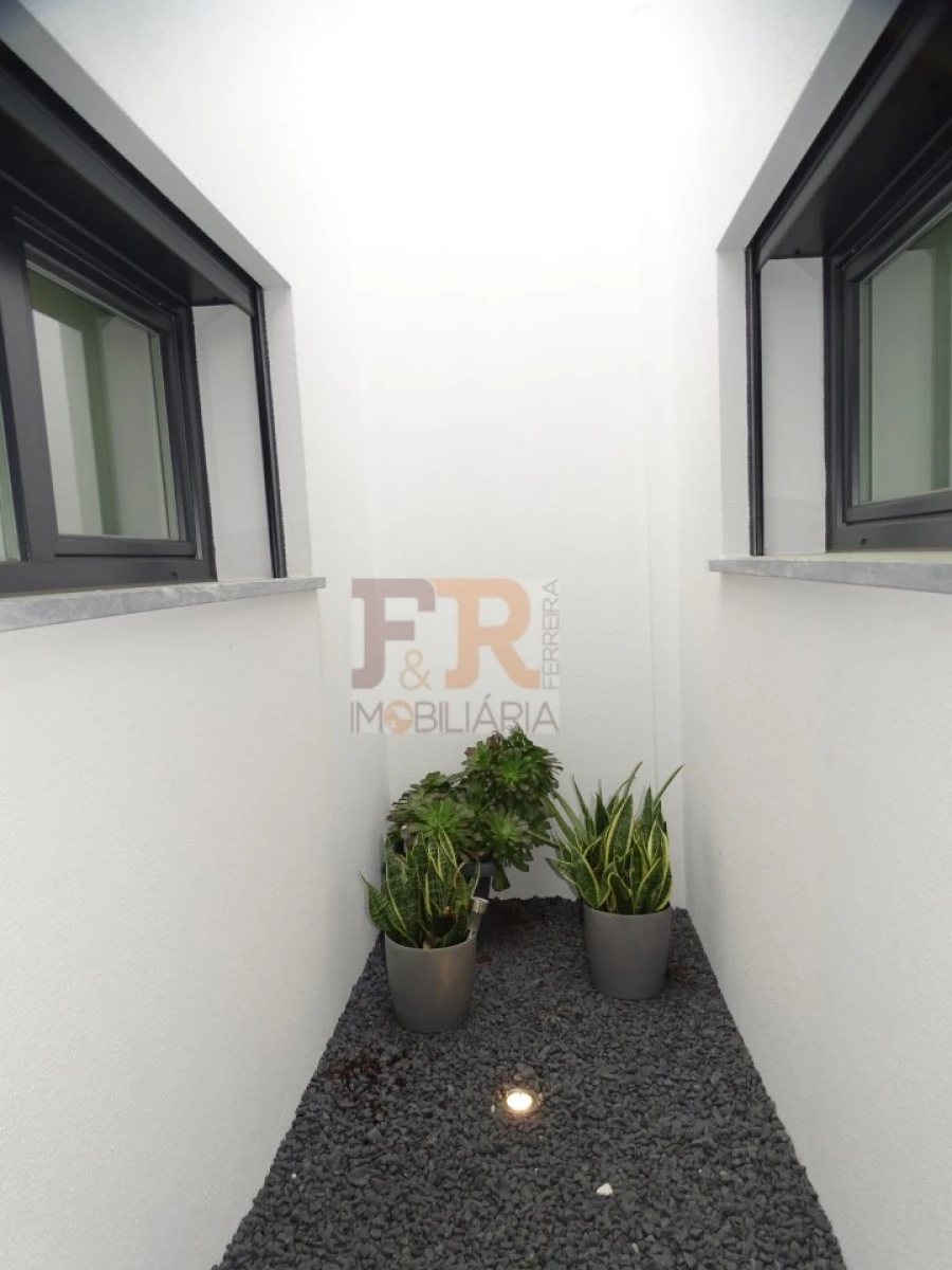 Moradia T3 para Venda em Fernao Ferro Foto 24