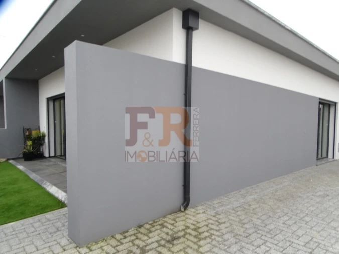 Moradia T3 para Venda em Fernao Ferro Foto 40