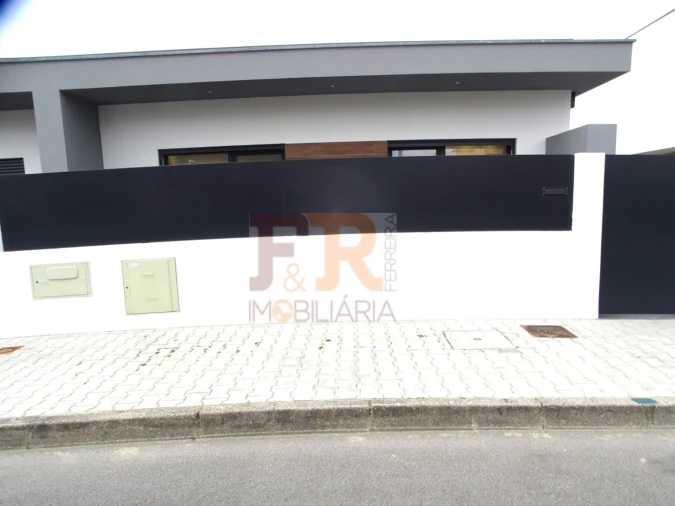 Moradia T3 para Venda em Fernao Ferro Foto 1