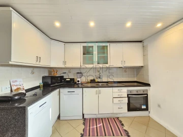 Moradia T9 para Venda em Ajuda