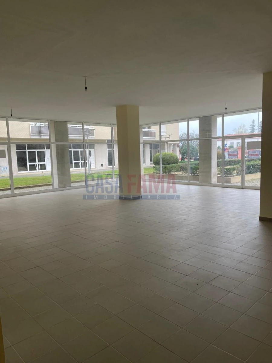 Loja para Arrendamento em Santo Tirso, Couto (Santa Cristina e São Miguel) e Burgães Foto 13