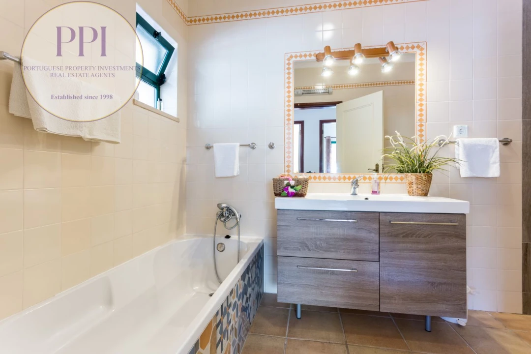 Moradia T4 para Venda em Lagos (São Sebastião e Santa Maria) Foto 25