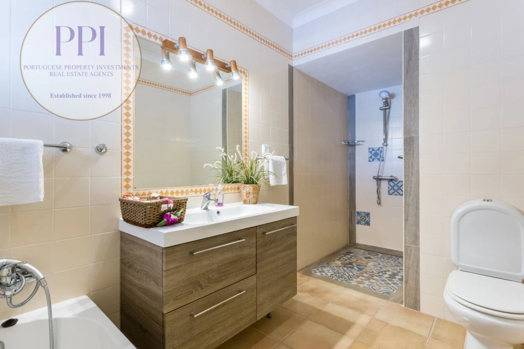 Moradia T4 para Venda em Lagos (São Sebastião e Santa Maria) Foto 26