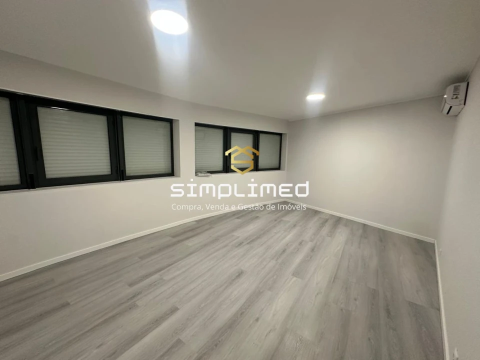 Apartamento T4 para Venda em Fragoso Foto 9