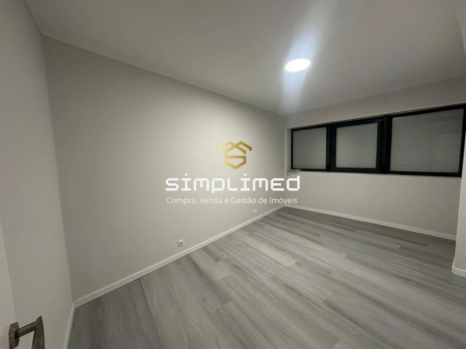 Apartamento T4 para Venda em Fragoso Foto 10