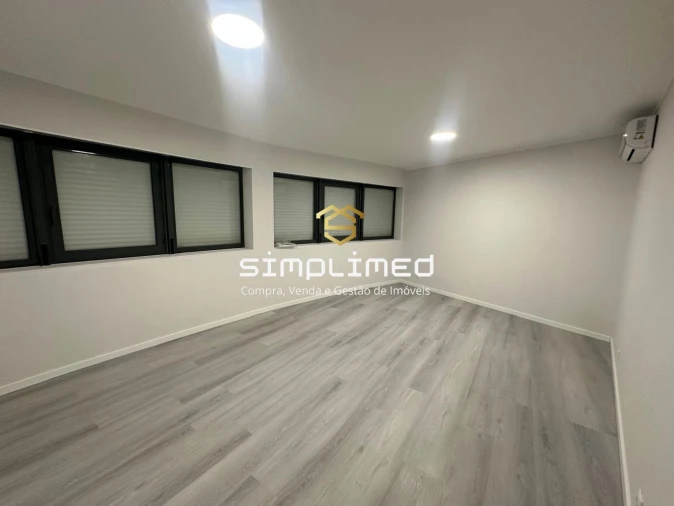 Apartamento T4 para Venda em Fragoso Foto 9