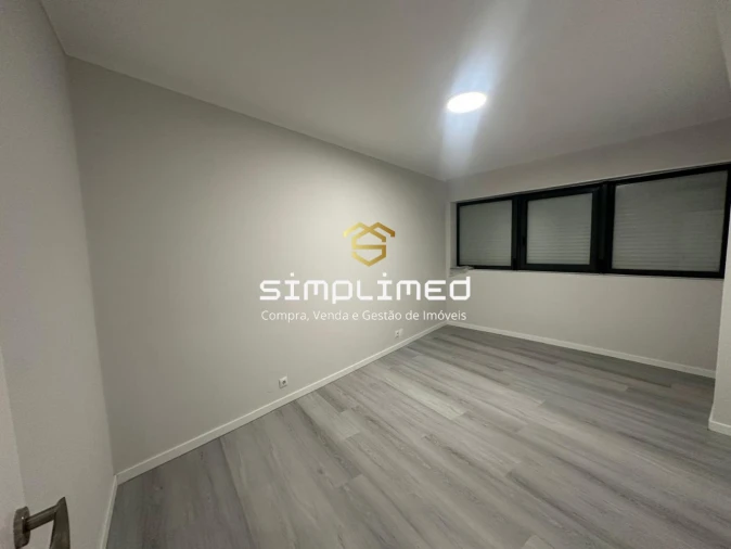 Apartamento T4 para Venda em Fragoso Foto 10