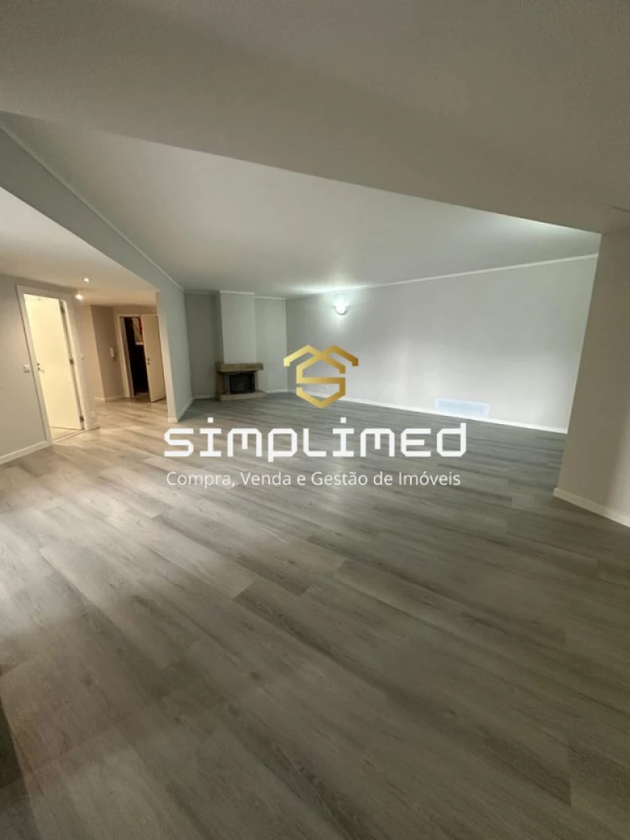 Apartamento T4 para Venda em Fragoso Foto 8