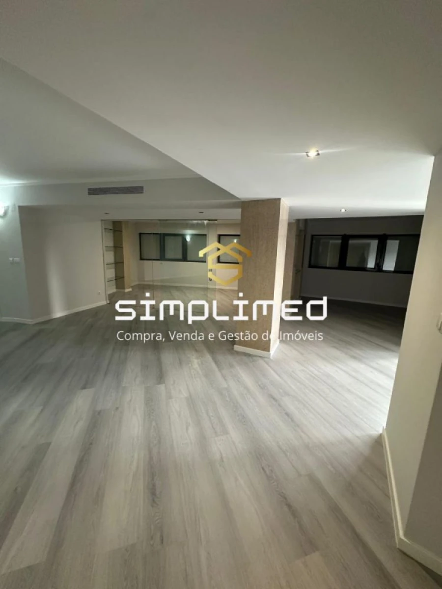 Apartamento T4 para Venda em Fragoso Foto 4