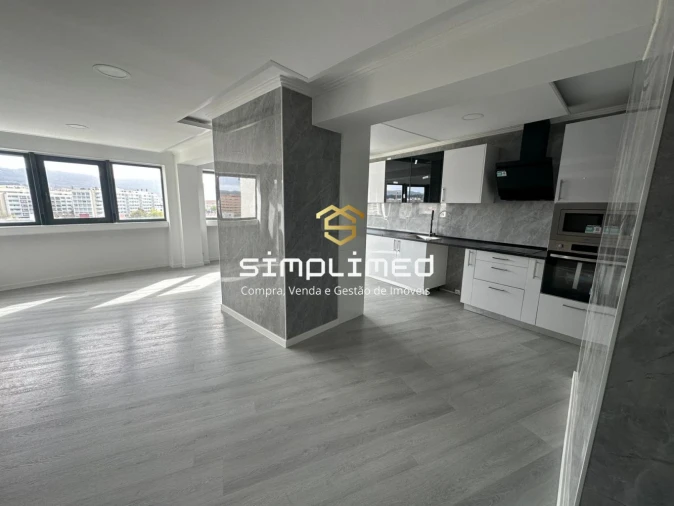 Apartamento T4 para Venda em Fragoso Foto 2