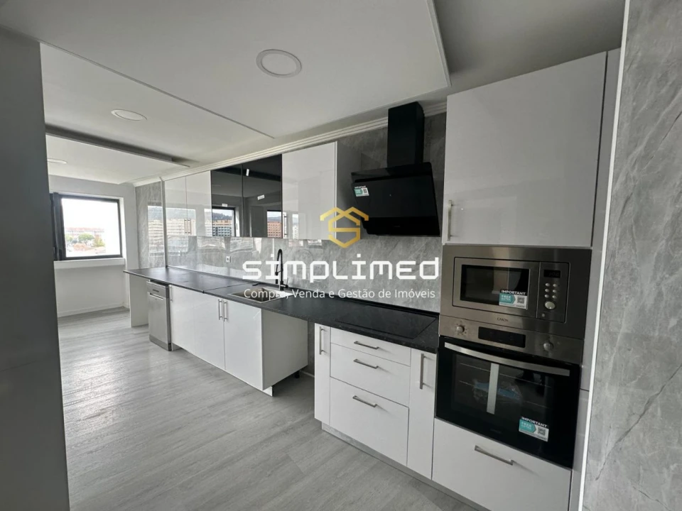 Apartamento T4 para Venda em Fragoso Foto 1