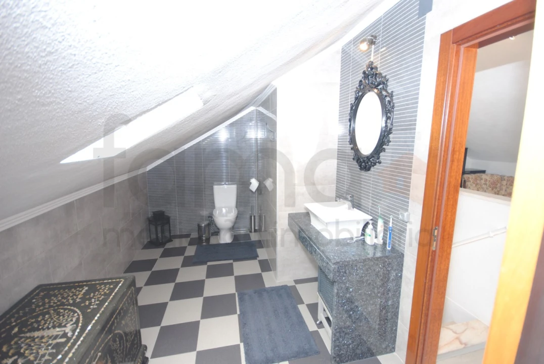 Moradia T6 para Venda em Porto Salvo Foto 22