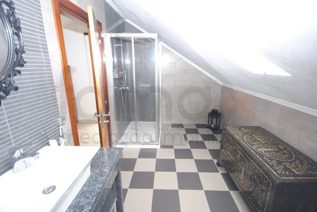 Moradia T6 para Venda em Porto Salvo Foto 23