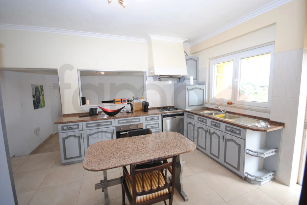 Moradia T6 para Venda em Porto Salvo Foto 24