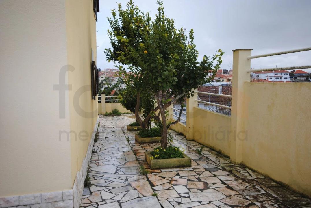 Moradia T6 para Venda em Porto Salvo Foto 48