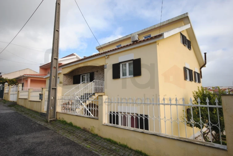 Moradia T6 para Venda em Porto Salvo