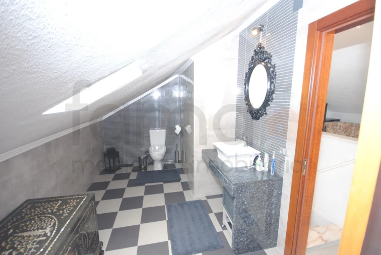 Moradia T6 para Venda em Porto Salvo Foto 22