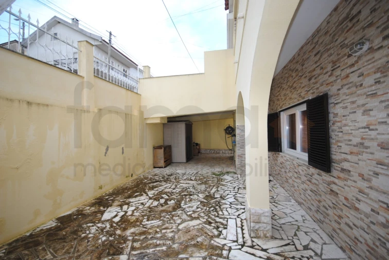 Moradia T6 para Venda em Porto Salvo Foto 46