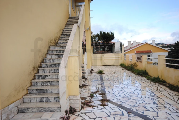 Moradia T6 para Venda em Porto Salvo Foto 49