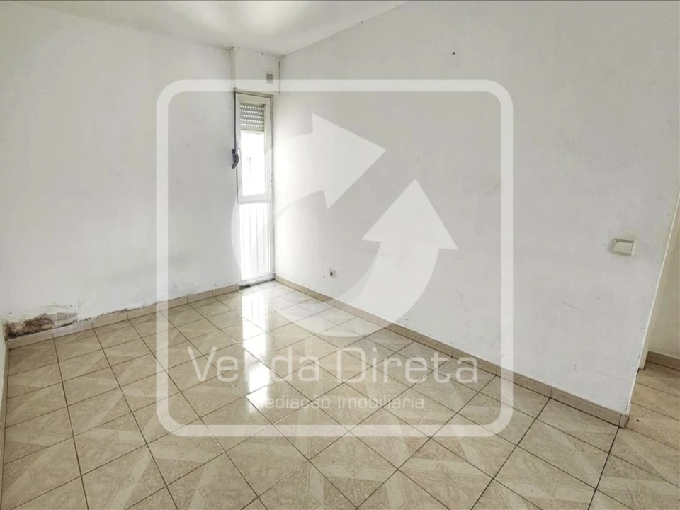 Apartamento T2 para Venda em Corroios Foto 4