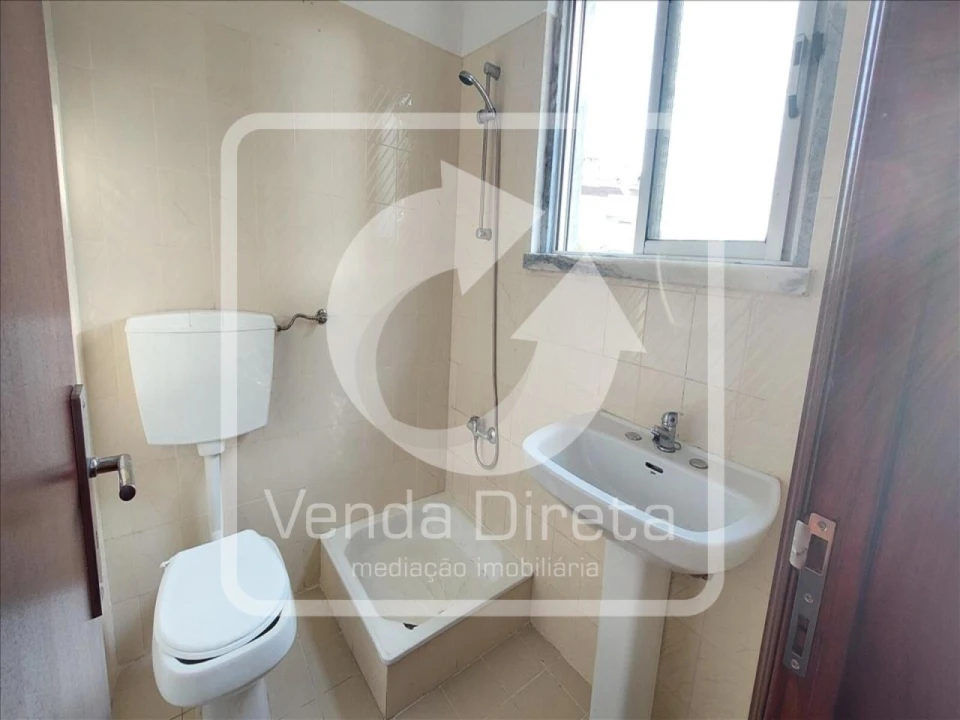 Apartamento T2 para Venda em Queluz e Belas Foto 11