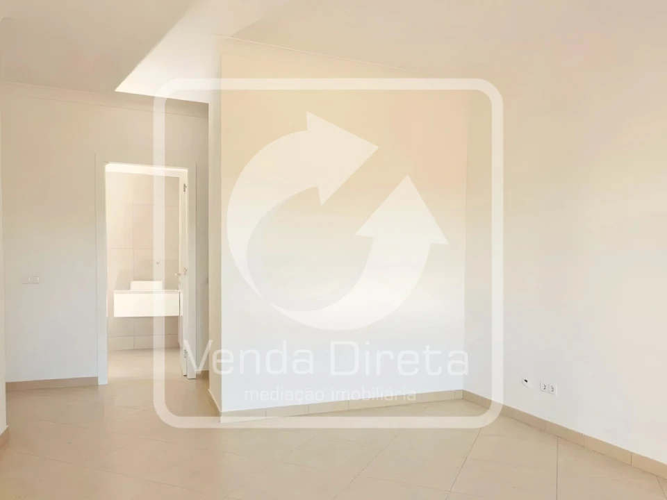 Moradia T4 para Venda em Budens Foto 21