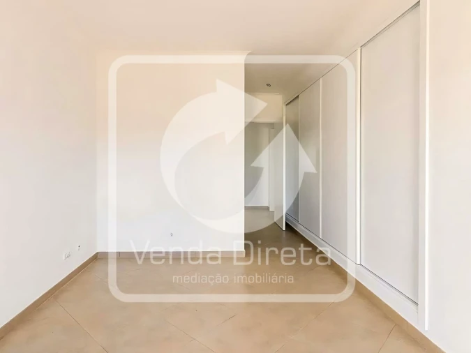 Moradia T4 para Venda em Budens Foto 12