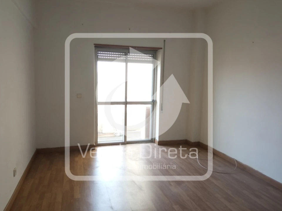 Apartamento T2 para Venda em Amora Foto 3