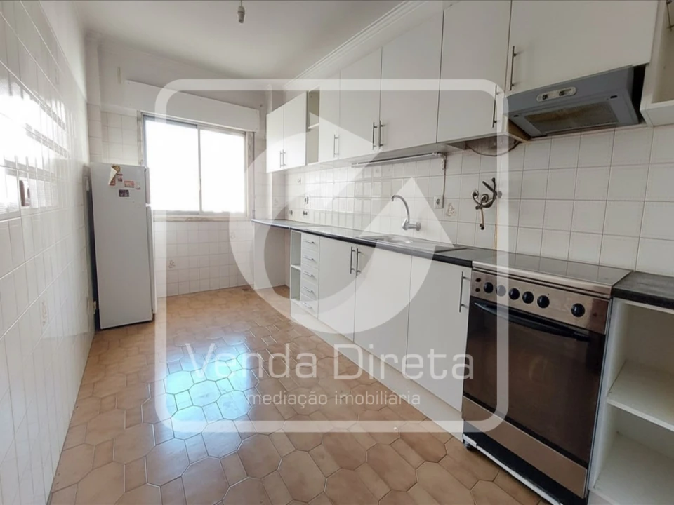 Apartamento T2 para Venda em Queluz e Belas Foto 3