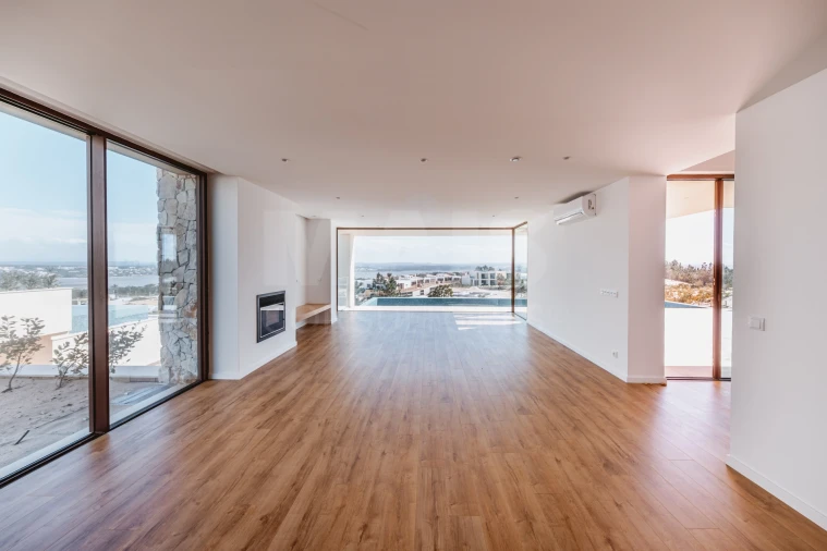 Moradia T5 para Venda em Vau Foto 6