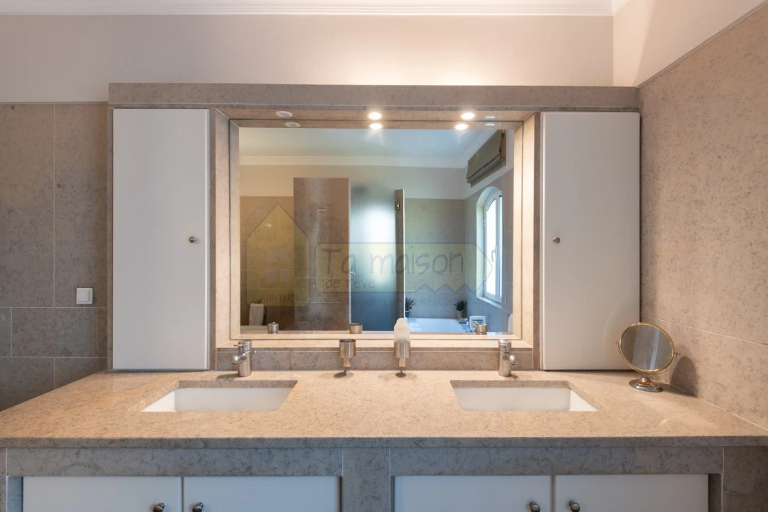 Moradia T5 para Venda em Quarteira Foto 12