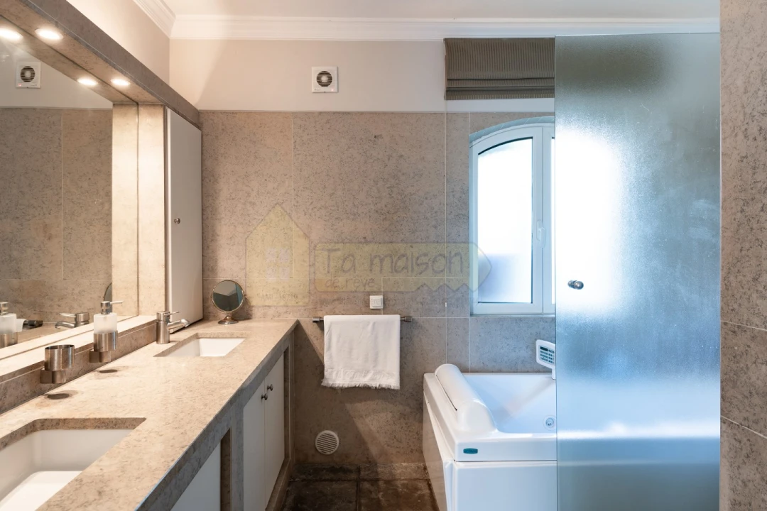 Moradia T5 para Venda em Quarteira Foto 13