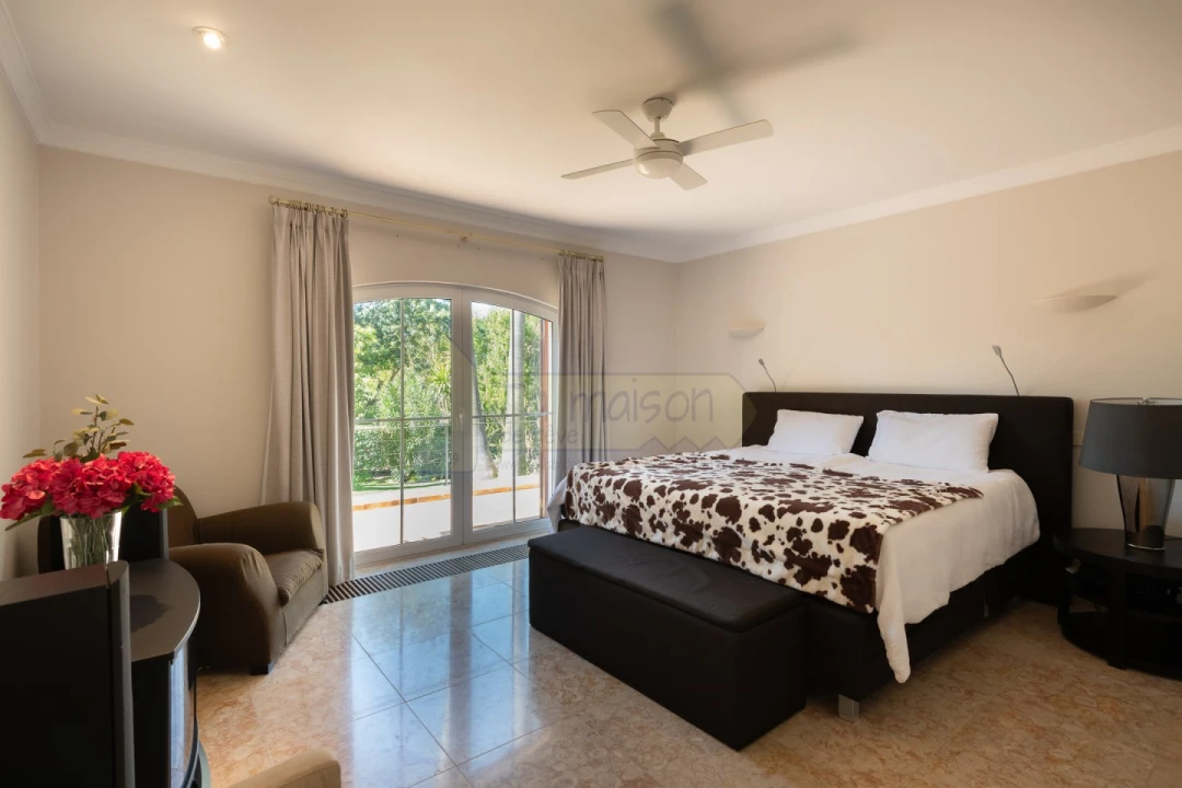 Moradia T5 para Venda em Quarteira Foto 14