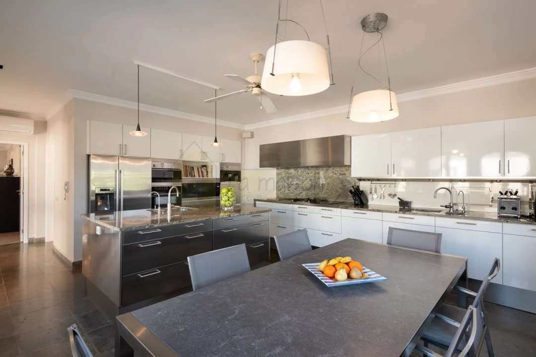 Moradia T5 para Venda em Quarteira Foto 8