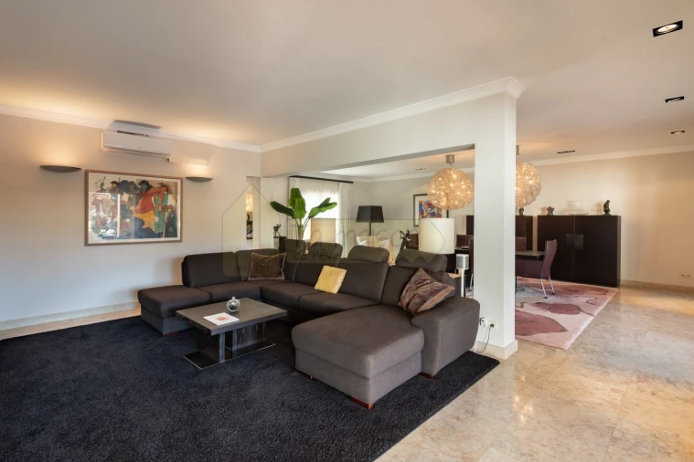 Moradia T5 para Venda em Quarteira Foto 3