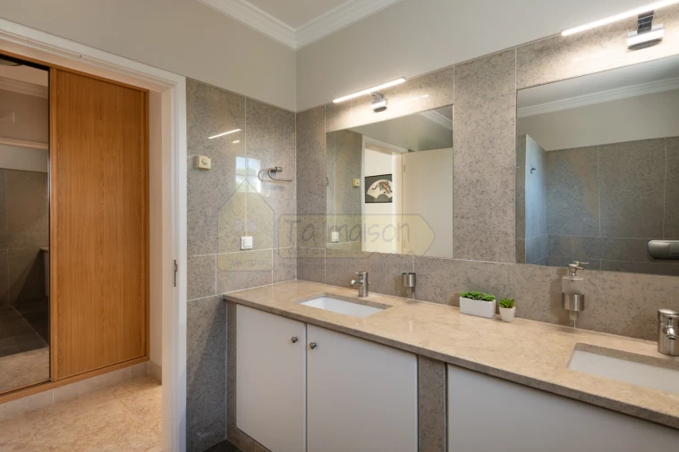 Moradia T5 para Venda em Quarteira Foto 21