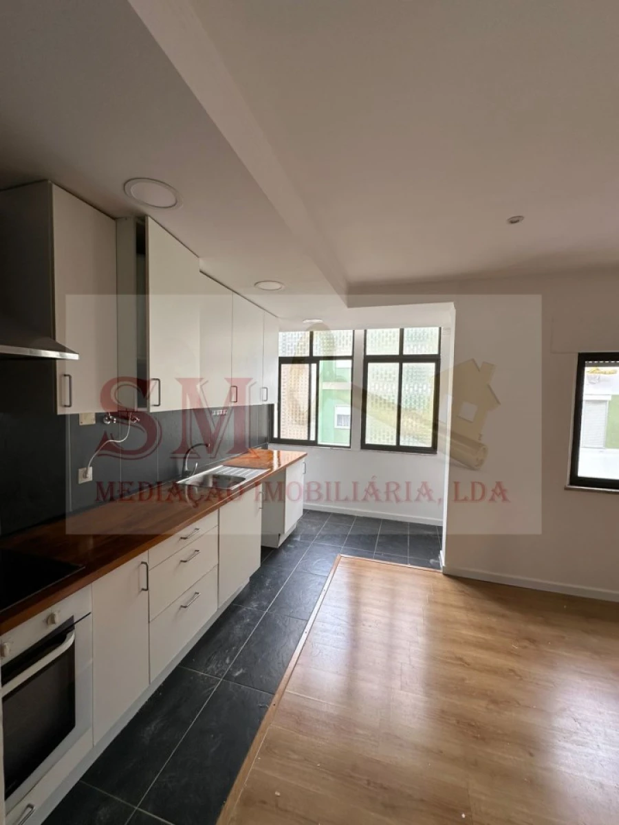 Apartamento T2 para Venda em Baixa da Banheira e Vale da Amoreira Foto 1