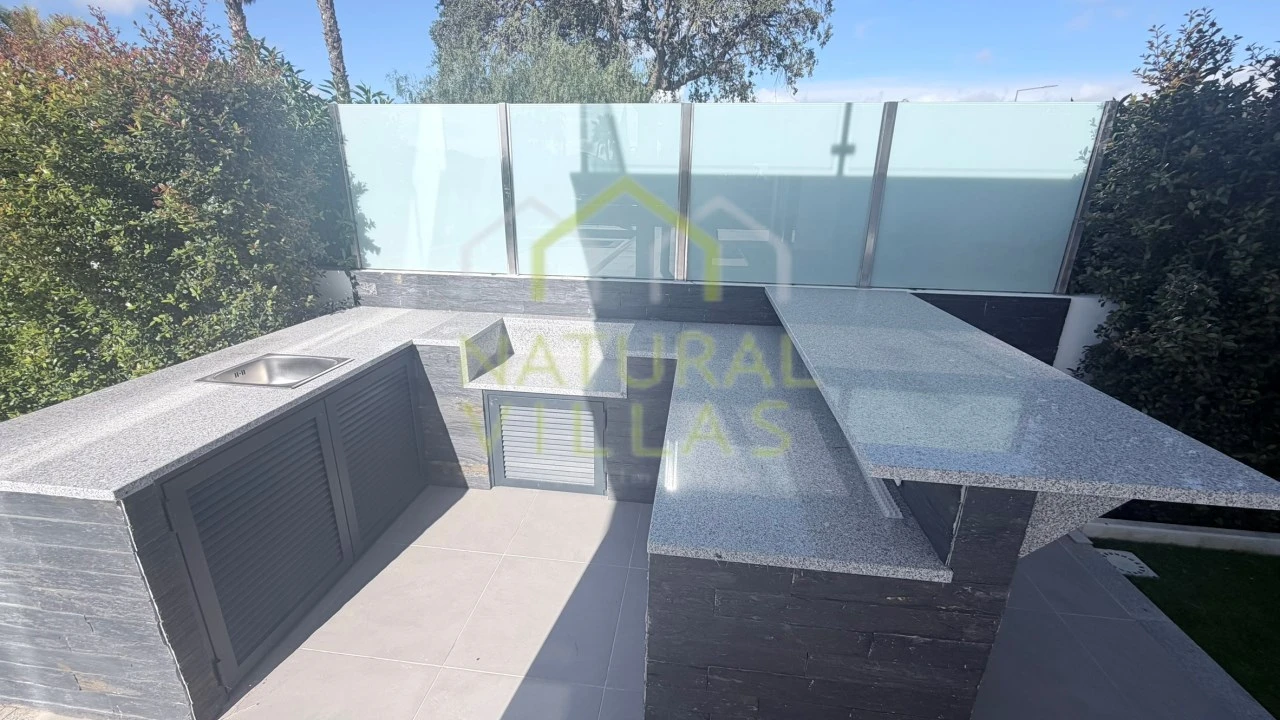 Moradia T4 para Venda em Albufeira e Olhos de Água Foto 5