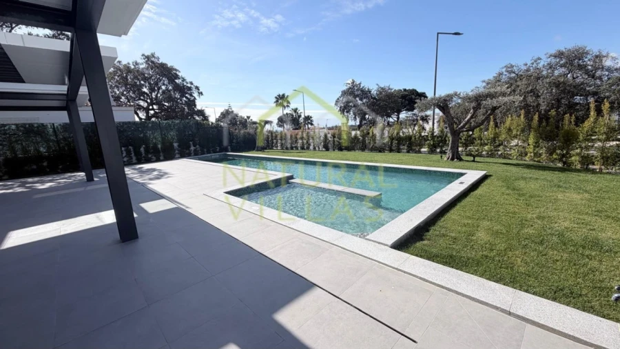 Moradia T4 para Venda em Albufeira e Olhos de Água Foto 4