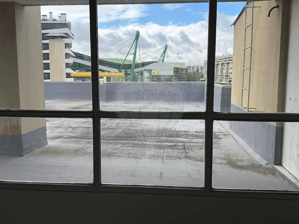 Apartamento T1 para Arrendamento em Lumiar Foto 3