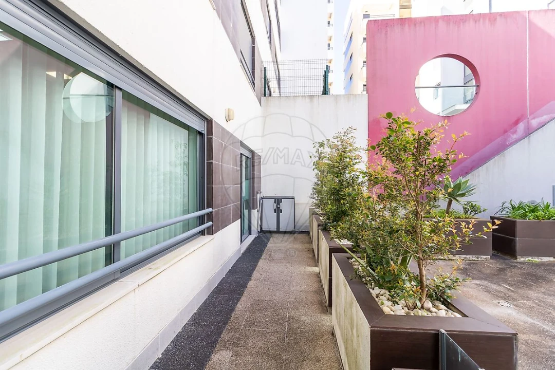 Apartamento T2 para Venda em Santo António dos Cavaleiros e Frielas Foto 11