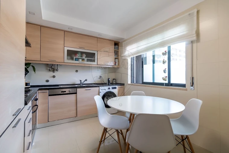 Apartamento T2 para Venda em Santo António dos Cavaleiros e Frielas Foto 12