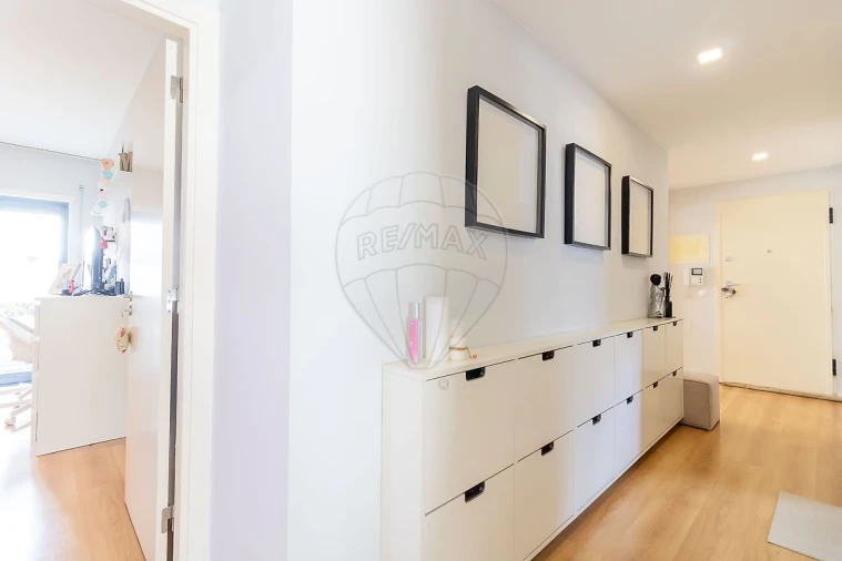 Apartamento T2 para Venda em Santo António dos Cavaleiros e Frielas Foto 7