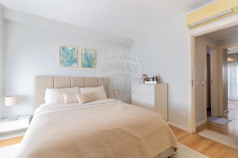 Apartamento T2 para Venda em Santo António dos Cavaleiros e Frielas Foto 3