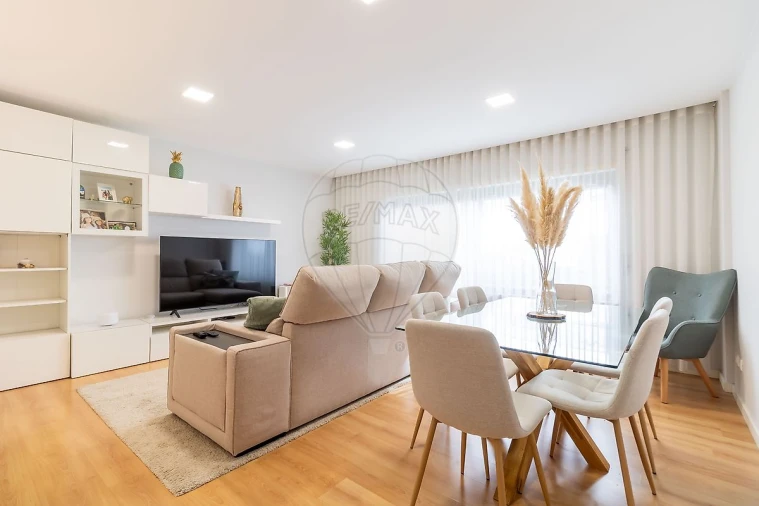 Apartamento T2 para Venda em Santo António dos Cavaleiros e Frielas Foto 4