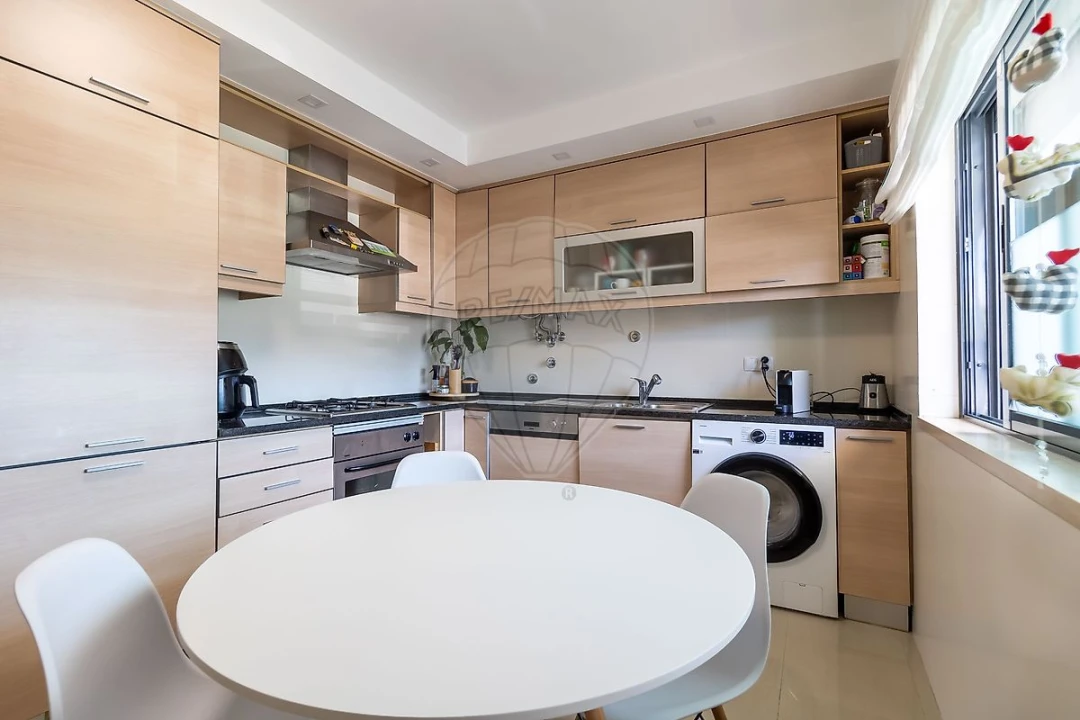 Apartamento T2 para Venda em Santo António dos Cavaleiros e Frielas Foto 13