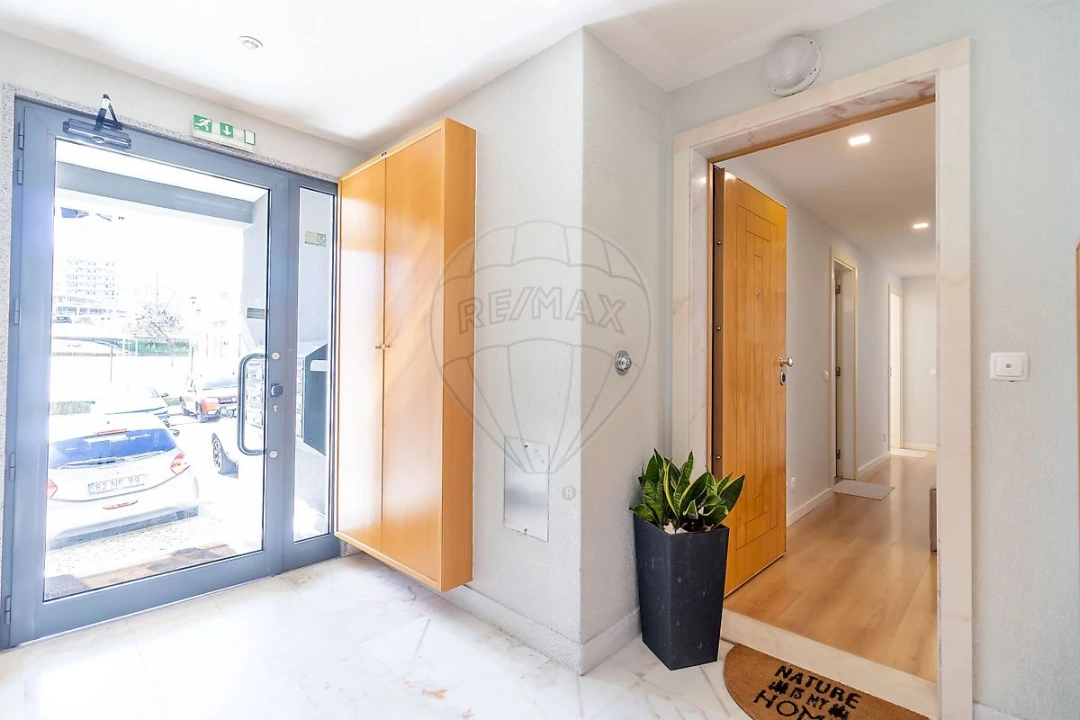 Apartamento T2 para Venda em Santo António dos Cavaleiros e Frielas Foto 2