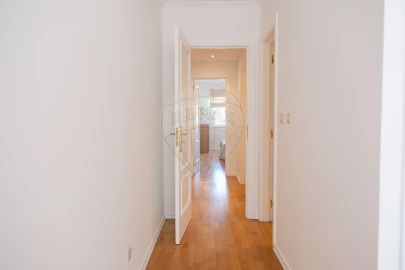 Apartamento T2 para Arrendamento em Carnide